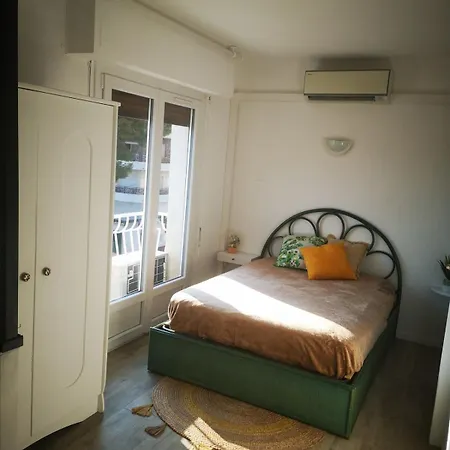 Air-conditioned 150 M From Lägenhet Saint-Raphaël